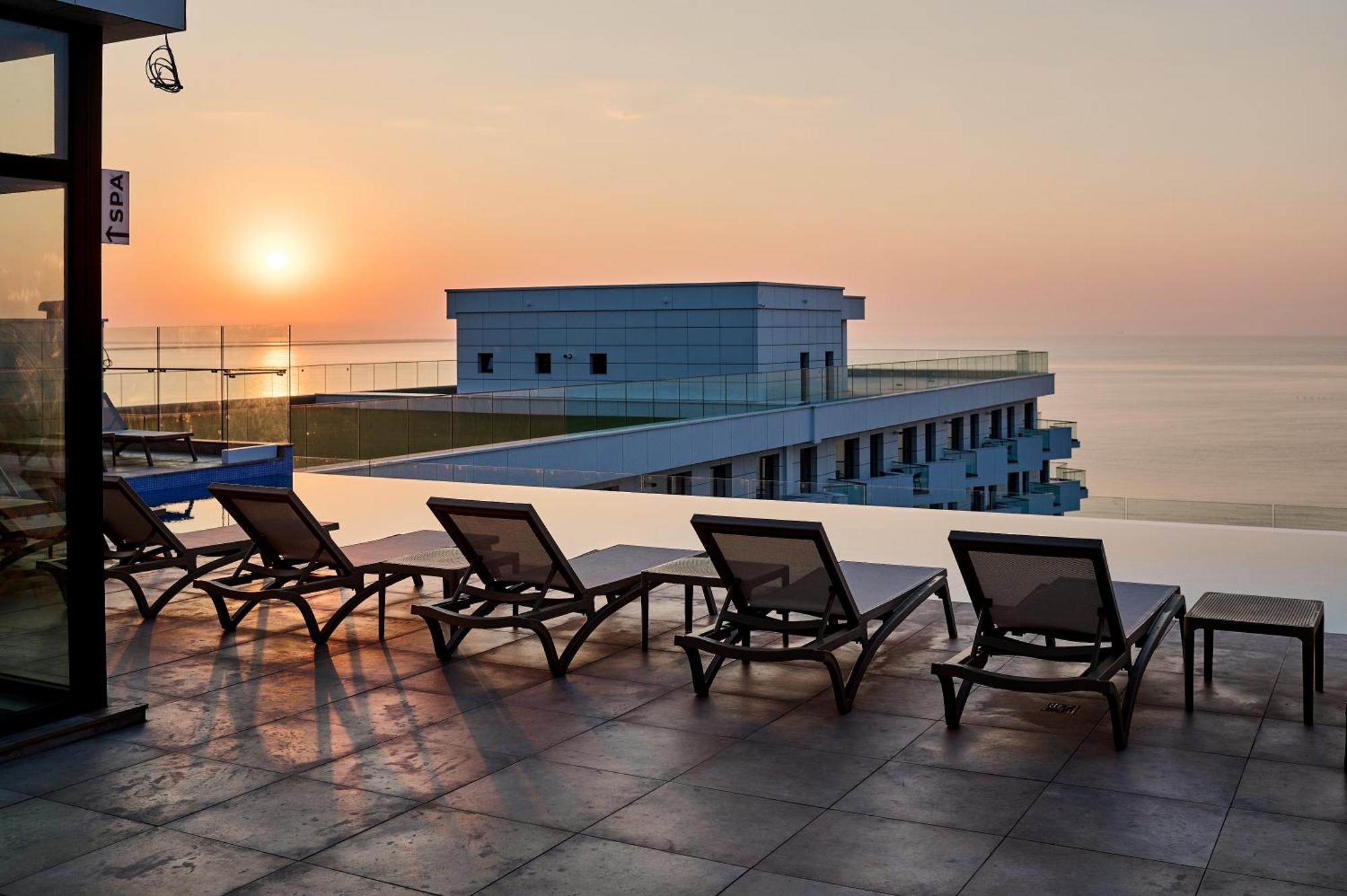 5 Senses By Jorge - Infinity Pool &